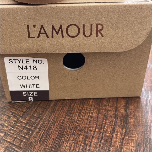 L’amour White Dress Shoes with Bow - Picture 7 of 7